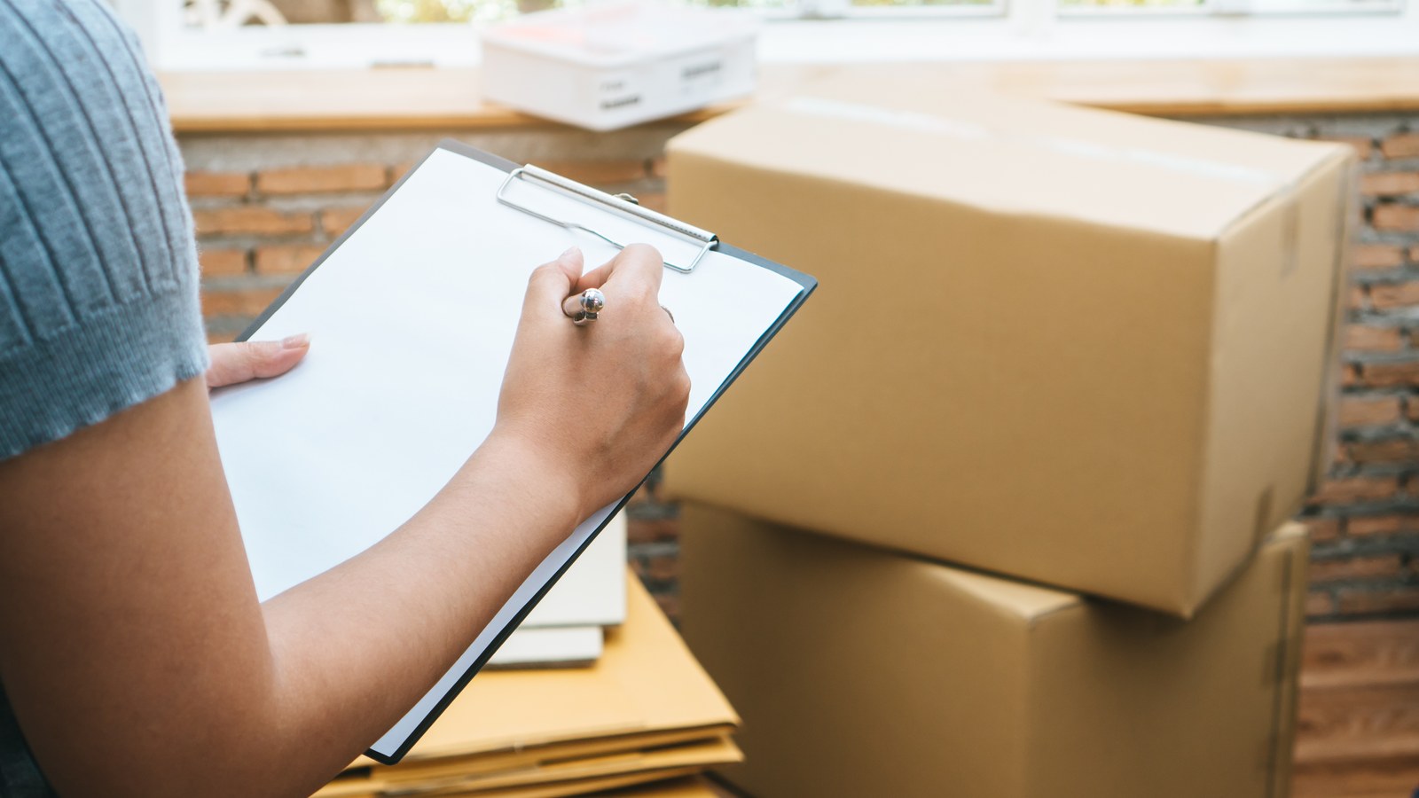 Boxes and checklist for an interstate move